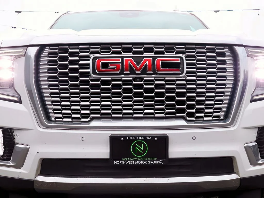 Used 2023 Summit White GMC Denali image 29