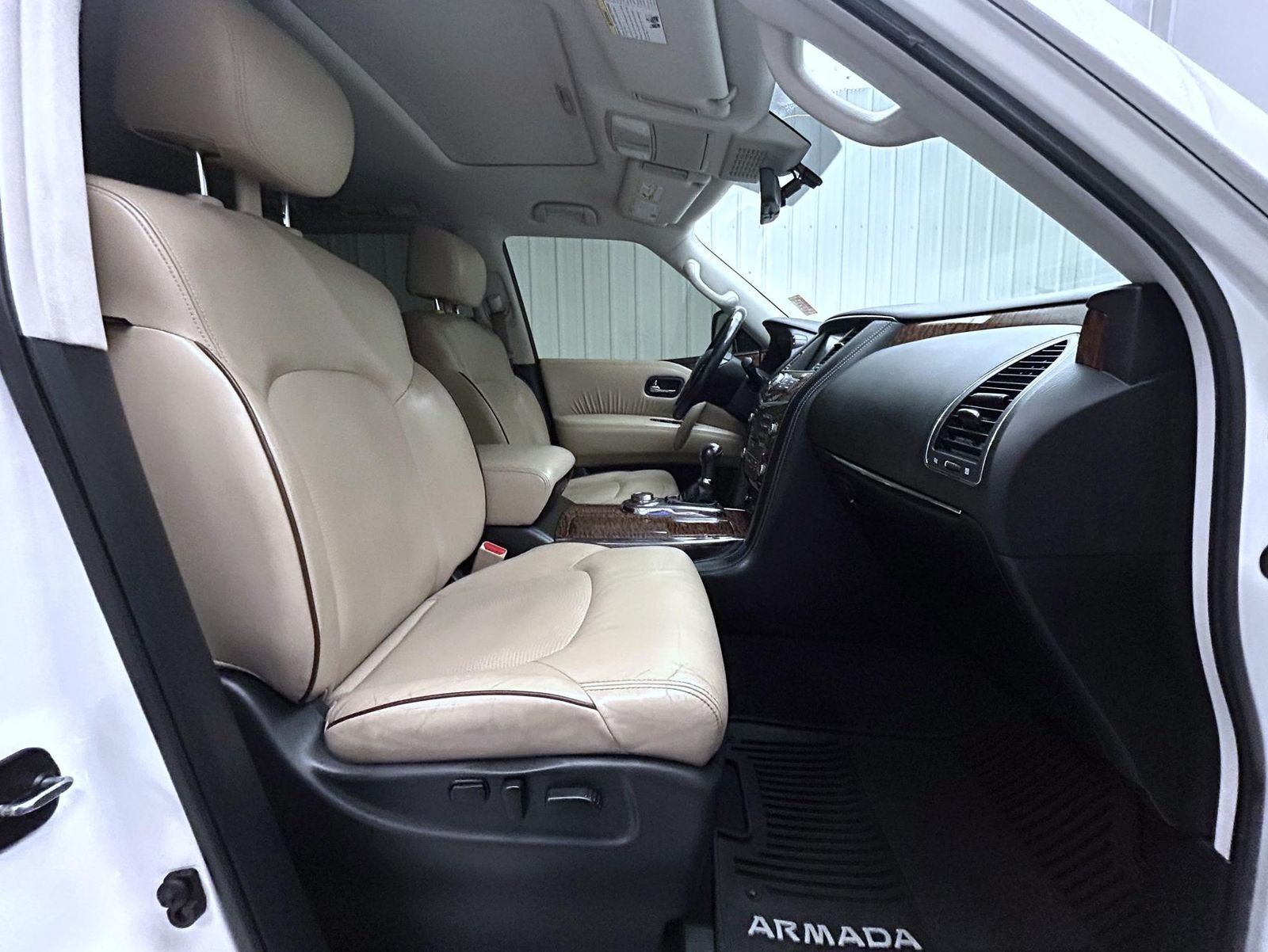 Used 2018 Pearl White Nissan Platinum image 15