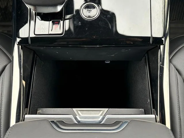 Certified Used 2025 White Land Rover Dynamic SE image 31