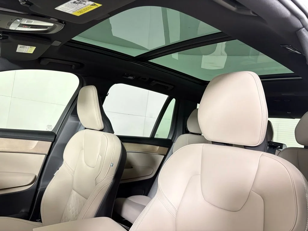 New 2026 White Volvo T8 Plus image 18