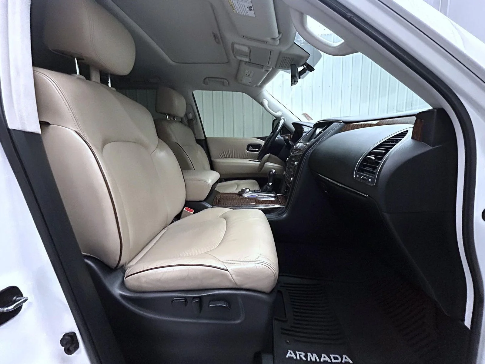 Used 2018 White Nissan Platinum image 15