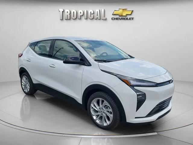 New 2027 Summit White Chevrolet LT image 7