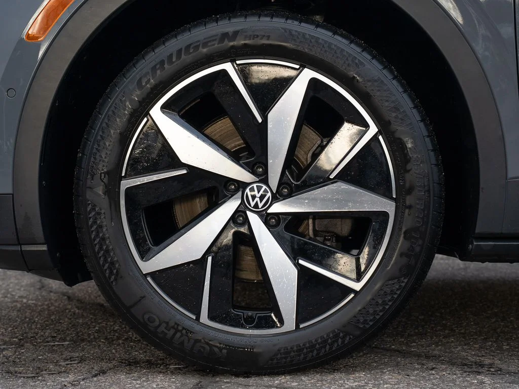 Used 2023 Gray Volkswagen Pro S image 12