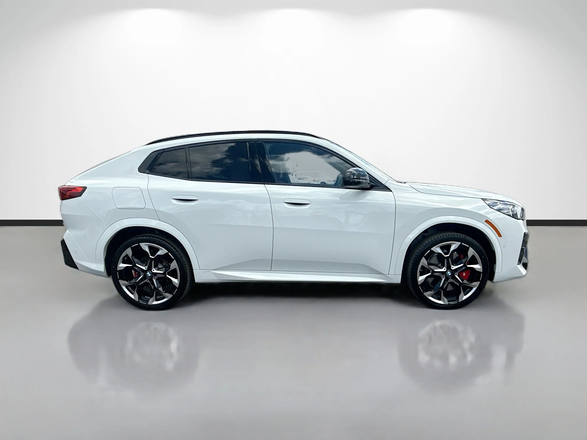 New 2026 Alpine White BMW xDrive28i image 2