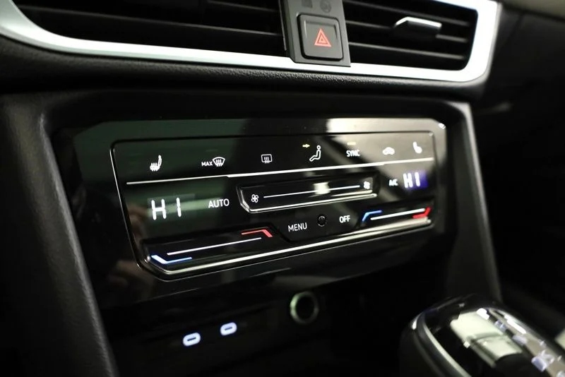 New 2026 Black Volkswagen 1.5T SE image 20