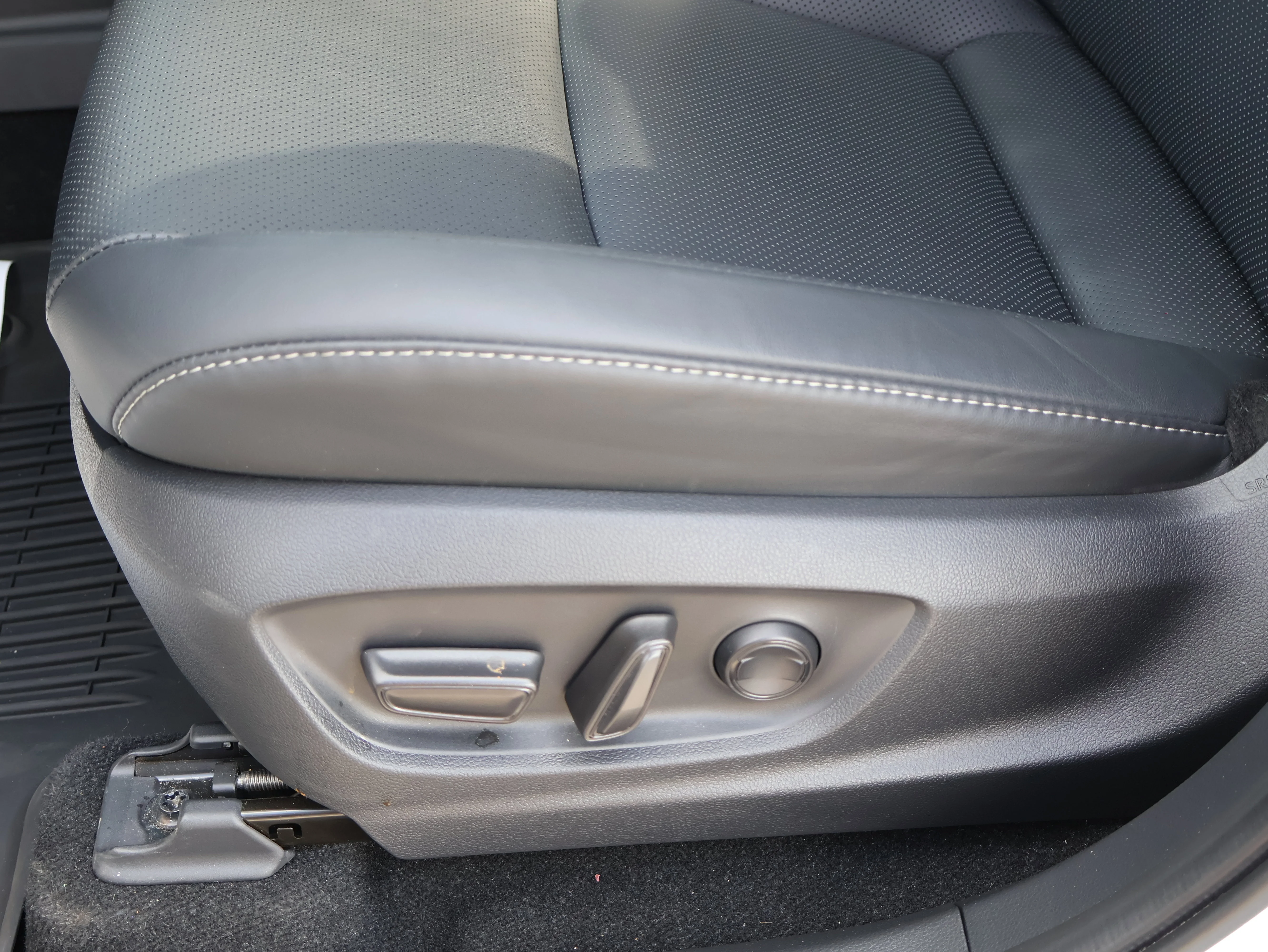 Used 2025 Oxygen White Toyota Limited image 46