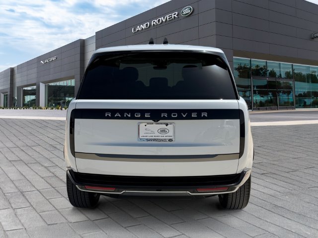 New 2027 Fuji White Land Rover SE image 4