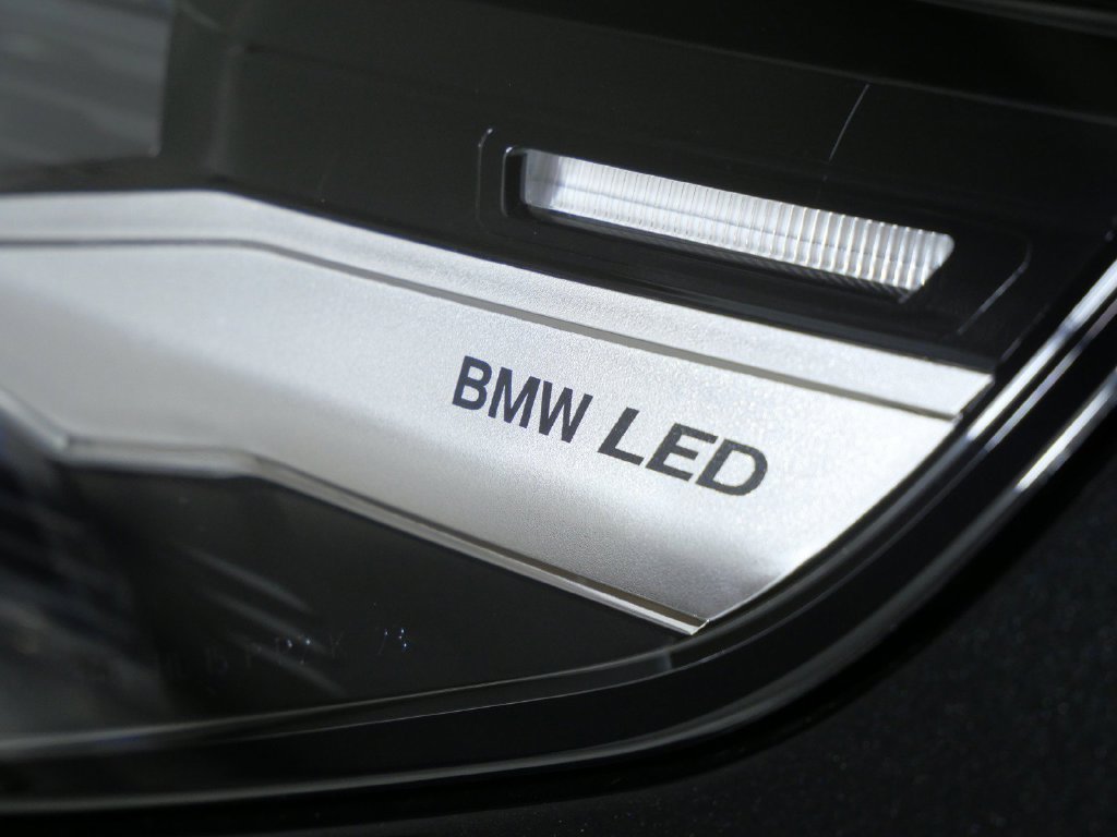 New 2027 Black Sapphire Metallic BMW 530i xDrive image 4