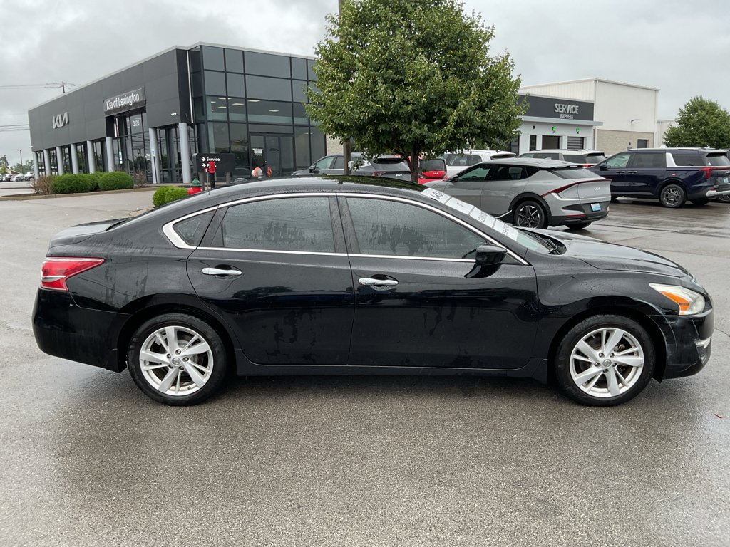 Used 2013 Super Black Nissan 2.5 SV image 10