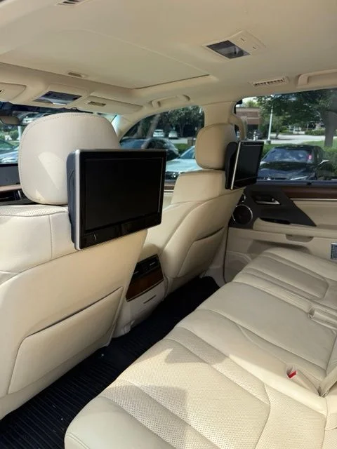 Used 2017  Lexus 570 image 9