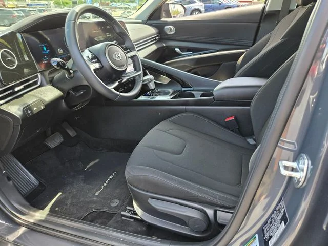 Used 2023 Gray Hyundai SEL image 10