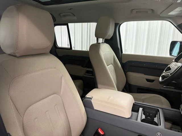 Used 2020 Tasman Blue Metallic Land Rover SE image 24