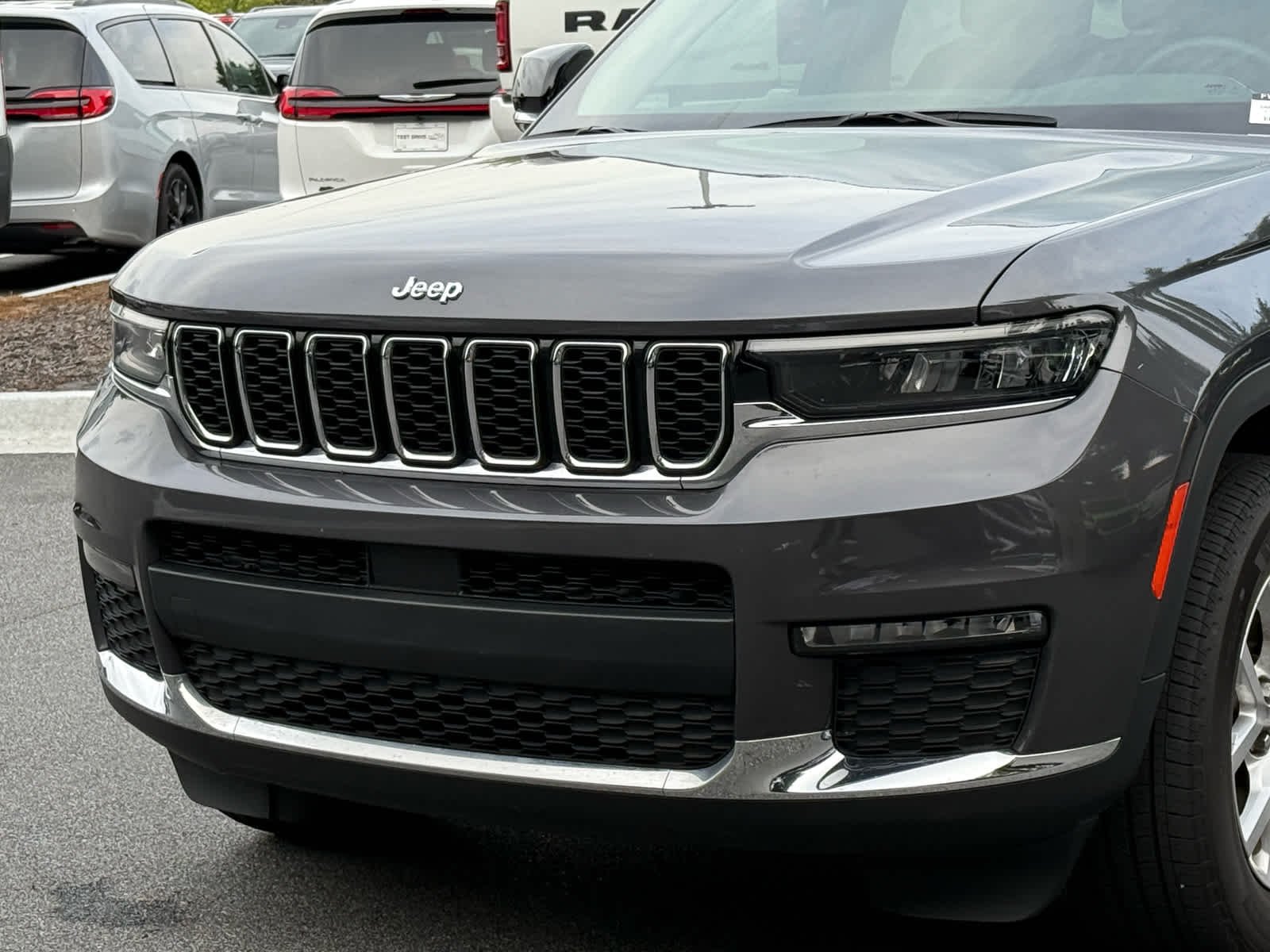 Used 2023 Baltic Gray Metallic Clearcoat Jeep Limited image 9