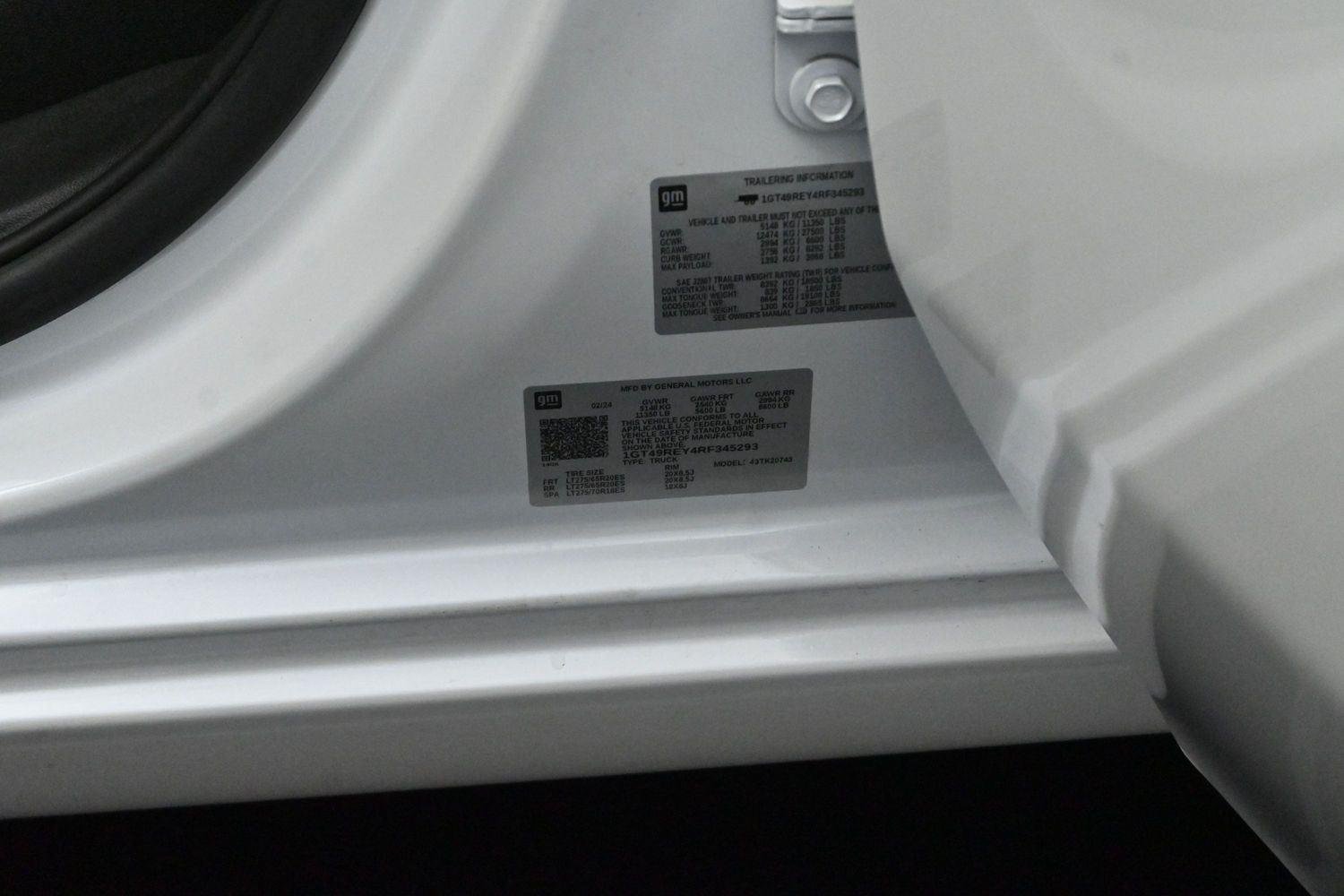 Used 2024 White Frost Tricoat GMC Denali image 41
