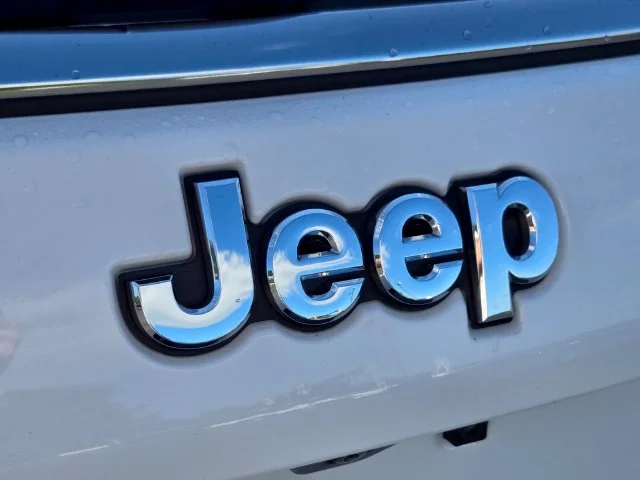 Used 2024 White Jeep Latitude image 17