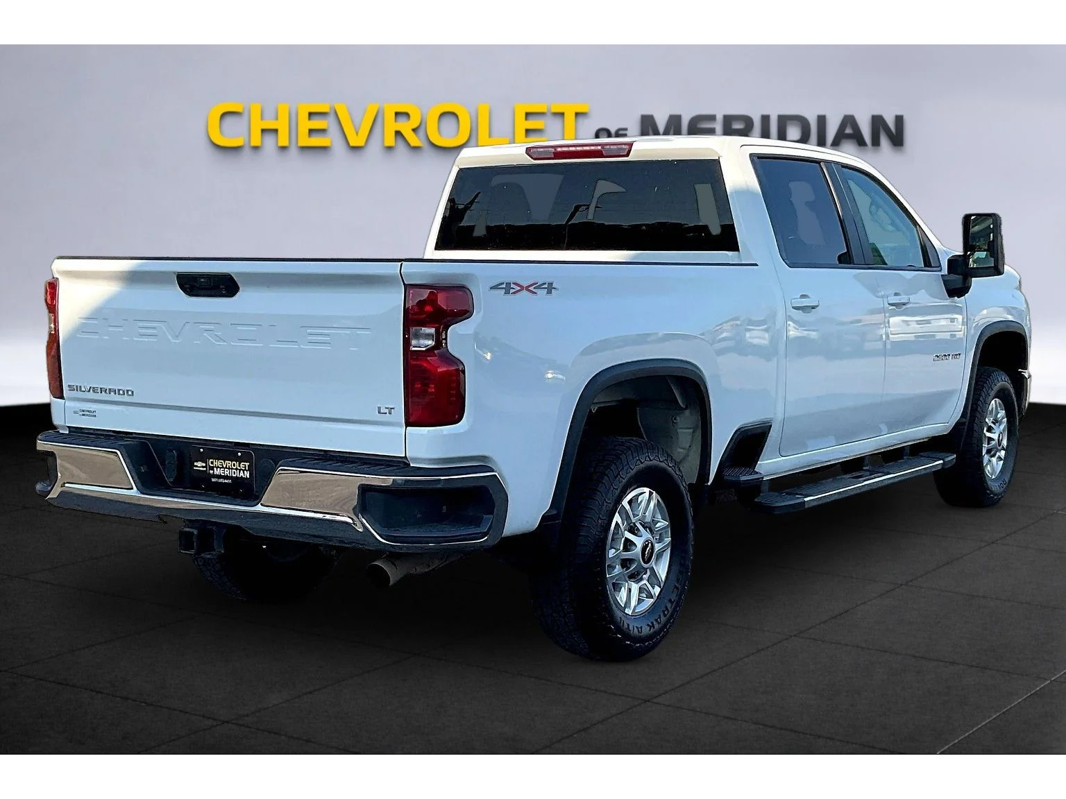 Used 2025 Summit White Chevrolet LT image 10