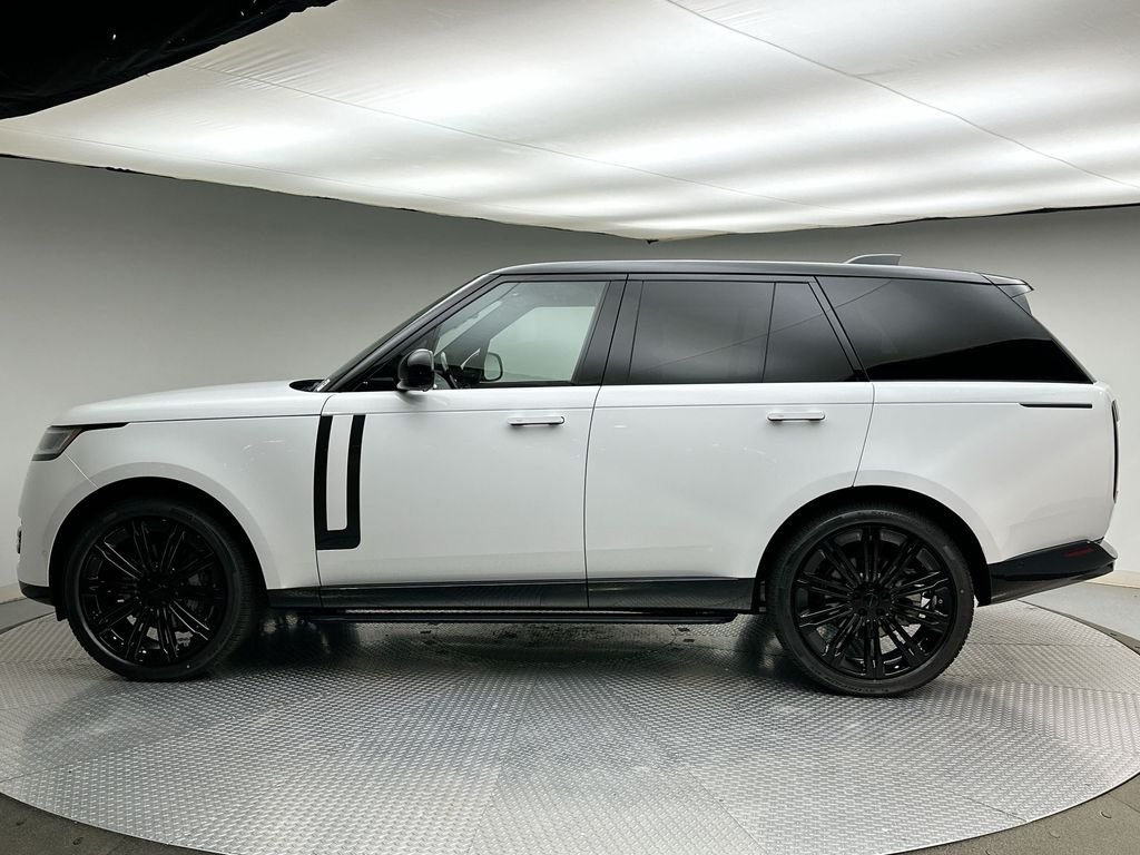 New 2026 Fuji White Land Rover SE image 2