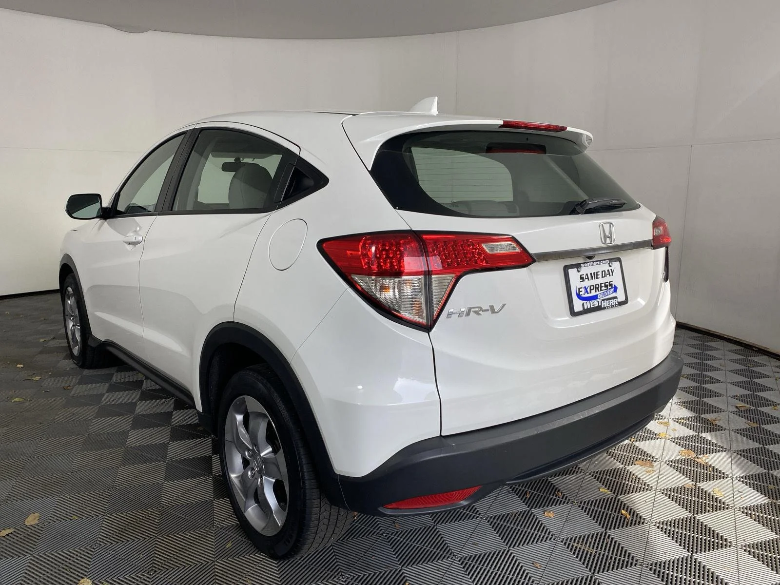Used 2019 Platinum White Pearl Honda LX image 5