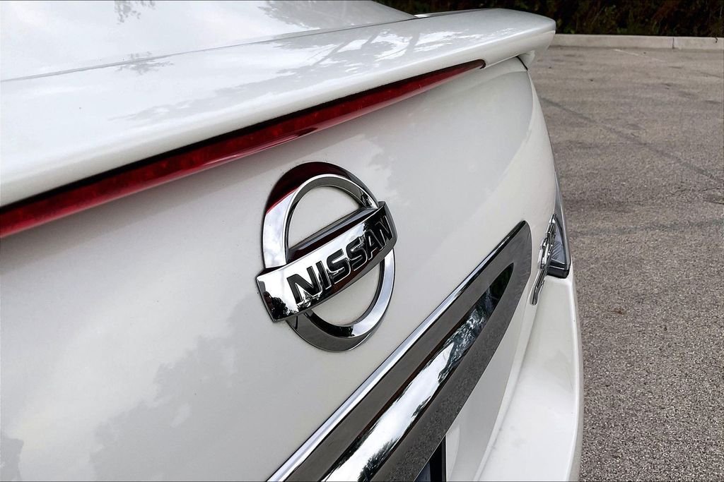 Used 2012 White Nissan 2.5 S image 6
