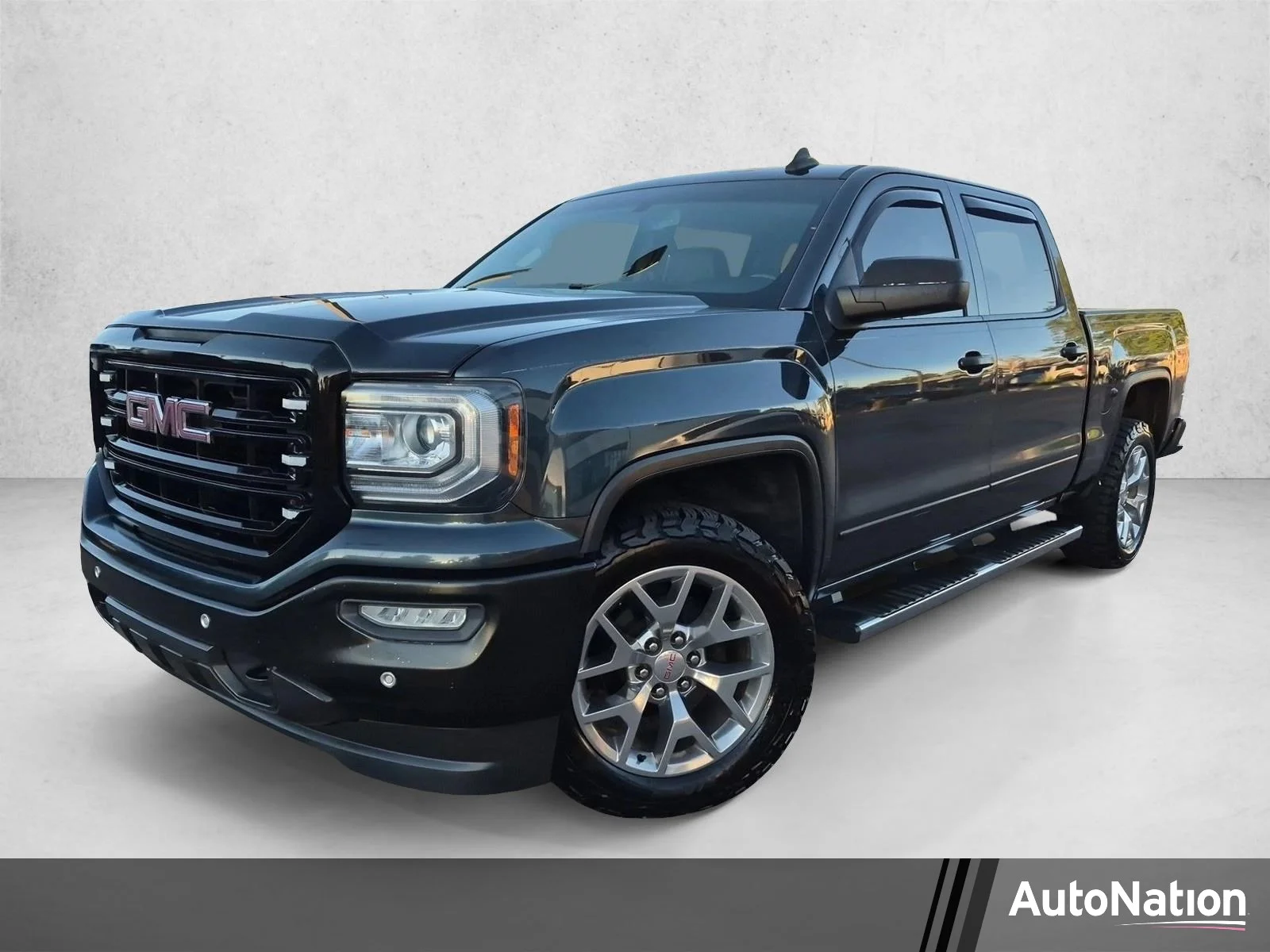Used 2018 Dark Slate Metallic GMC SLT image 1