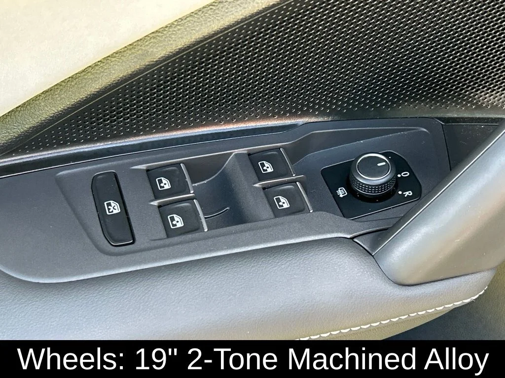 Used 2025 Platinum Gray Metallic Volkswagen 2.0T SE image 19