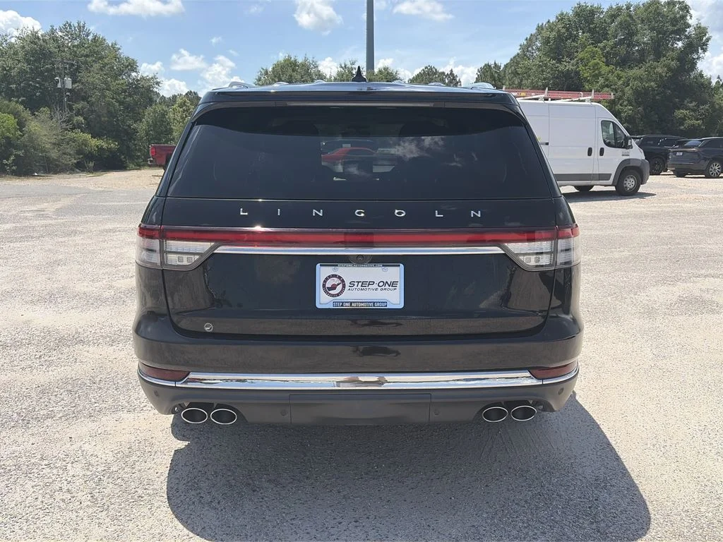 Used 2023 Black Lincoln Reserve image 5