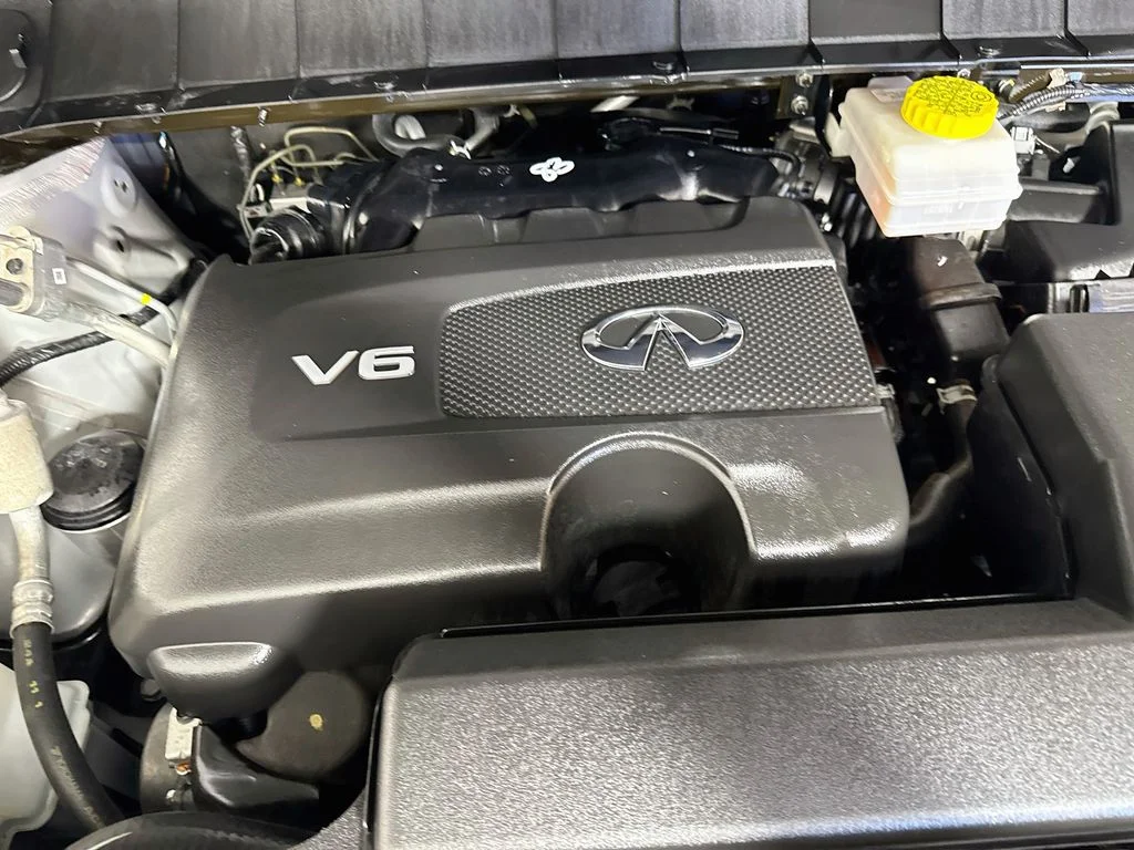 Certified Used 2024 Silver INFINITI LUXE image 44