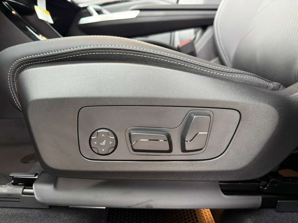New 2026 Space Silver Metallic BMW xDrive28i image 13