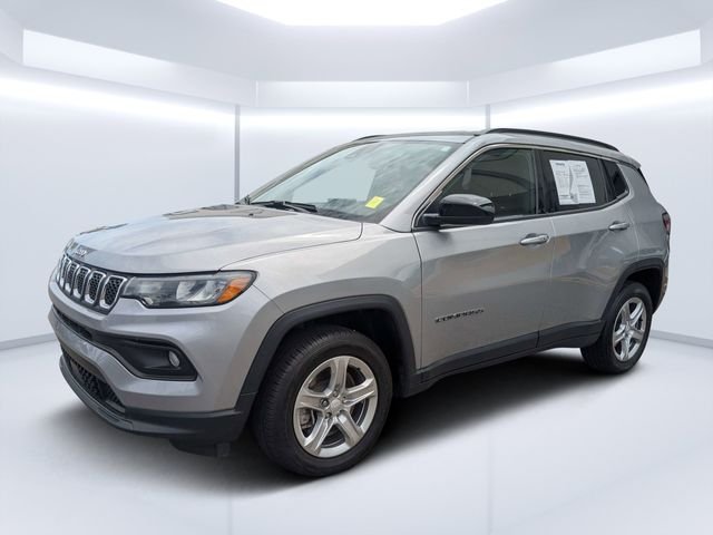 Used 2024  Jeep Latitude image 7