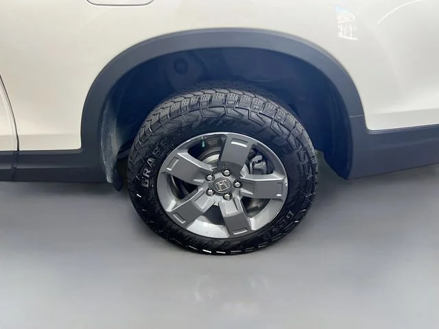 Certified Used 2025 Platinum White Pearl Honda AWD TRAILSPORT image 7