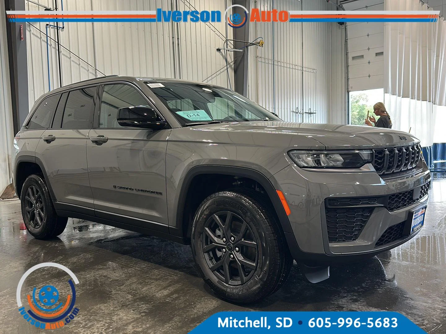 2027 Jeep Grand Cherokee Laredo