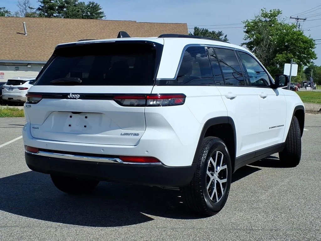 Used 2025 White Jeep Limited image 3