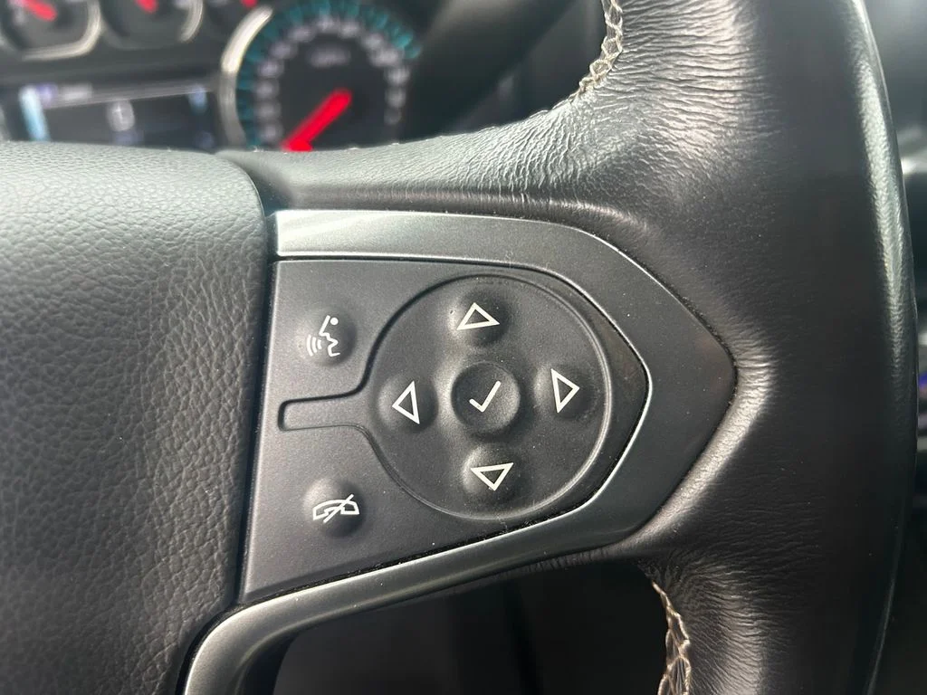 Used 2018 White Chevrolet LT image 22