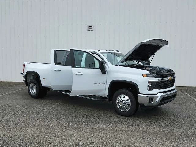 New 2026 White Chevrolet LT image 9
