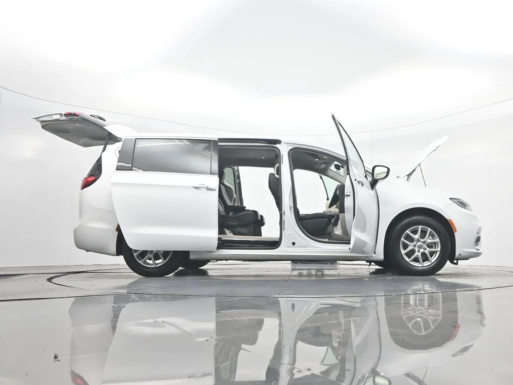 Certified Used 2024 Bright White Clearcoat Chrysler Touring L image 44