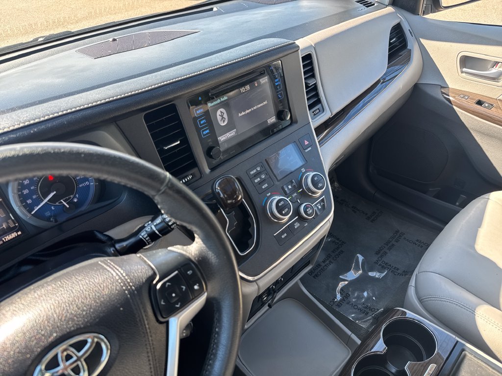 Used 2017 Gray Toyota XLE Premium image 22