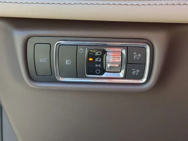 Used 2020 Blue Lincoln Reserve image 21