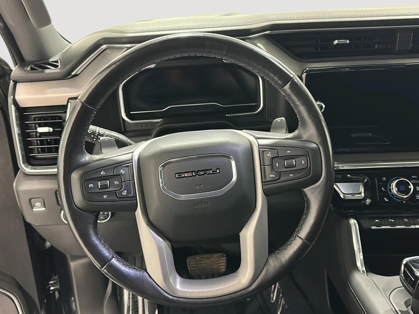 Used 2022 Onyx Black GMC Denali image 9