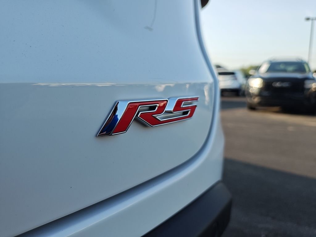 Used 2024 White Chevrolet 2RS image 26