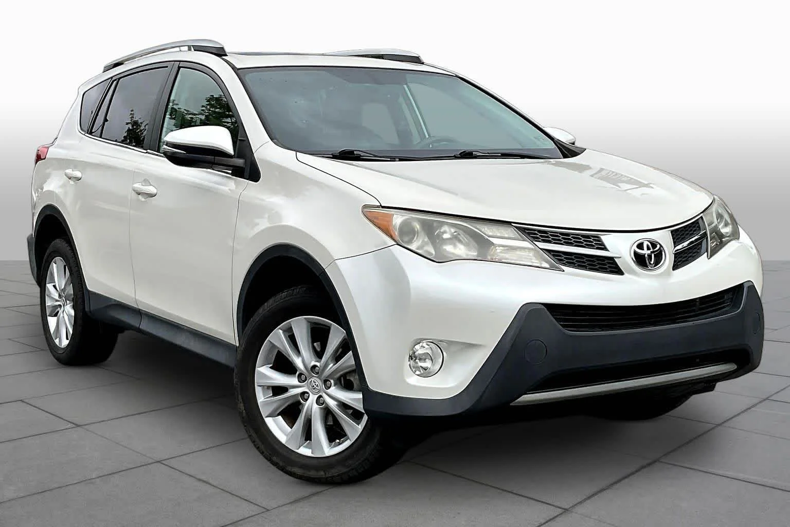 Used 2014 Blizzard Pearl Toyota Limited image 2