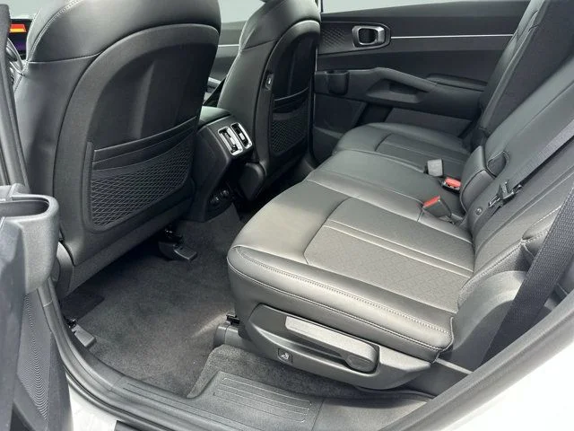 Used 2023 White Kia S image 15