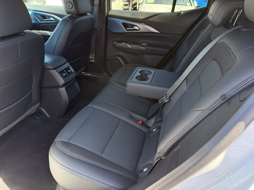 Used 2024 Summit White Chevrolet 2LT image 18