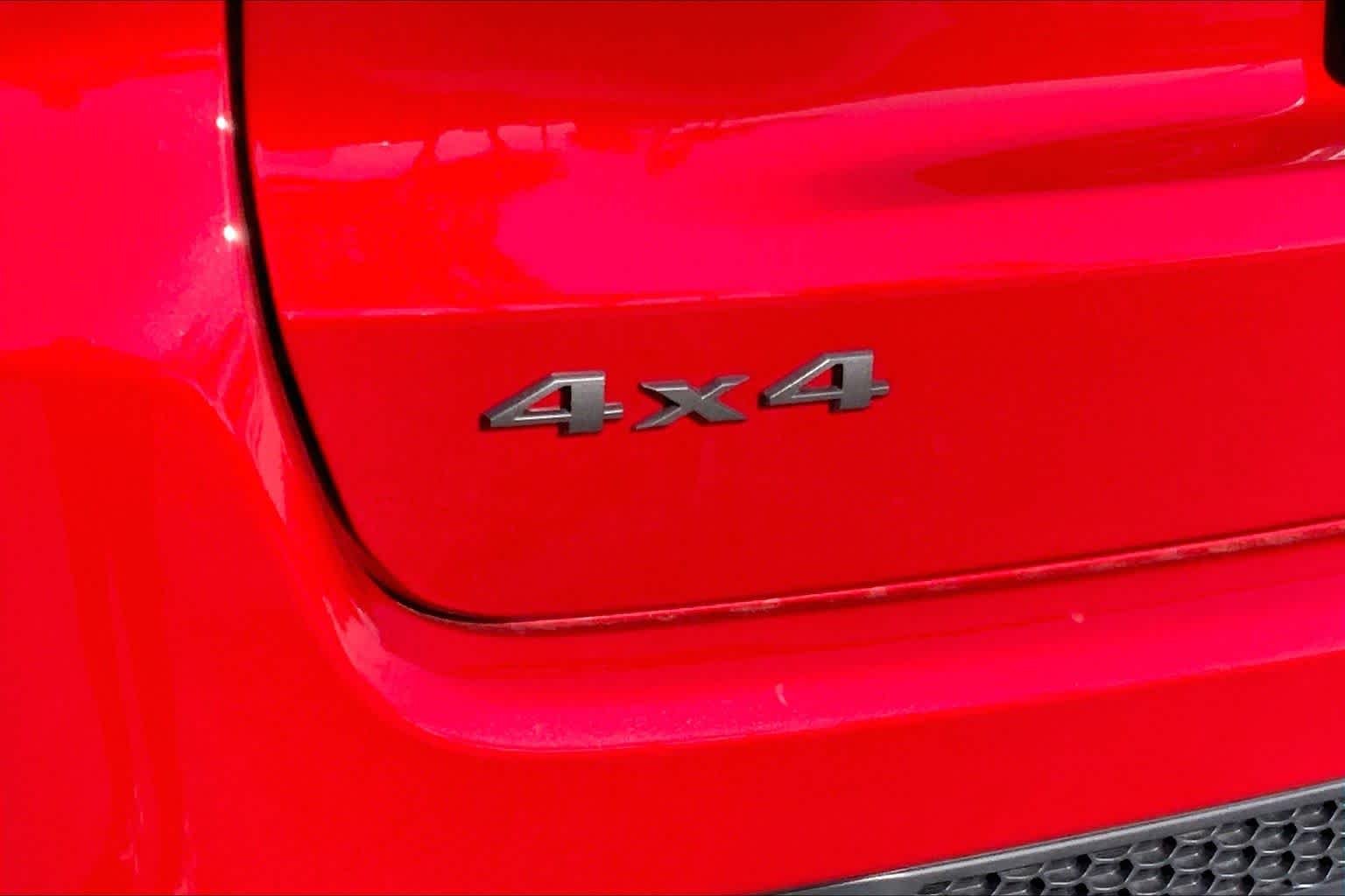 New 2026 Red Hot Pearl-Coat Exterior Paint Jeep Latitude image 14