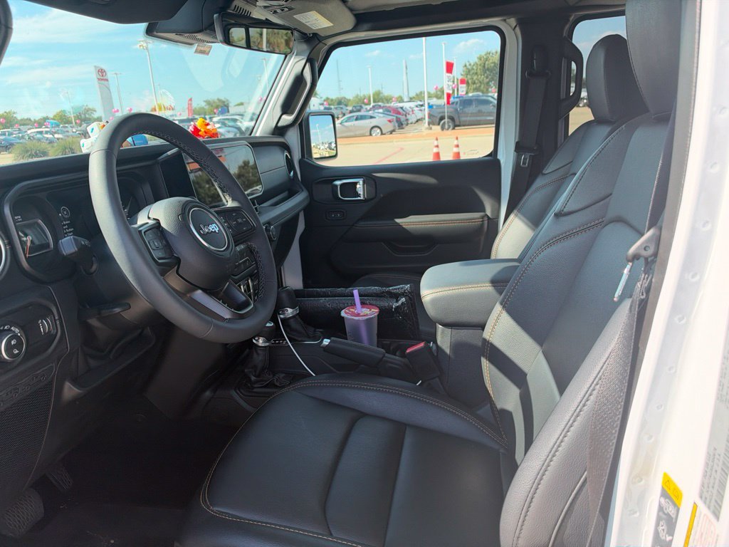 Used 2025 White Jeep High Tide image 9