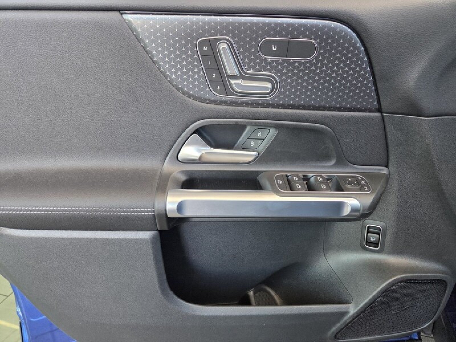 New 2026 Starling Blue Metallic Mercedes-Benz GLB 250 SUV image 21