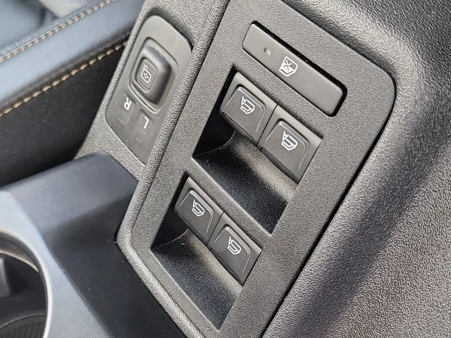 Used 2025 Blue Ford Badlands image 27