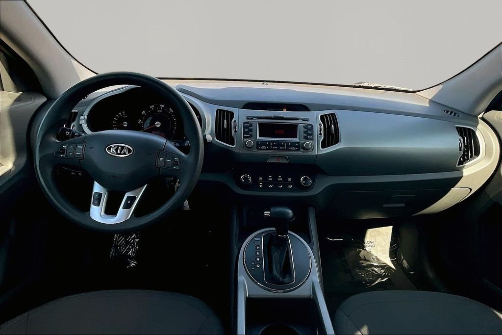 Used 2011 Red Kia LX image 7
