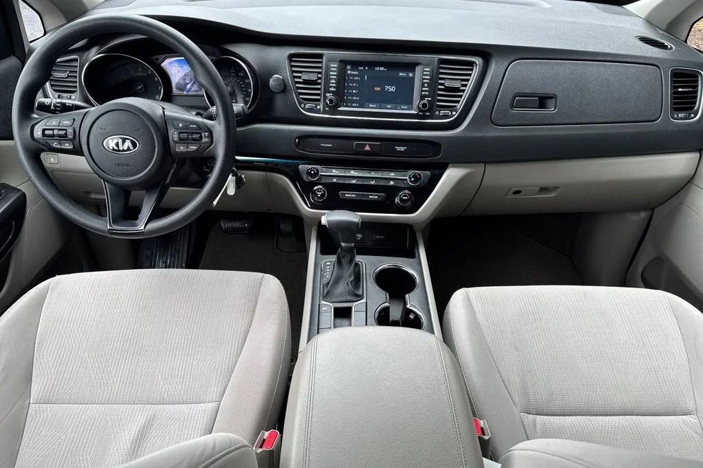 Used 2021 Pearl Kia LX image 13