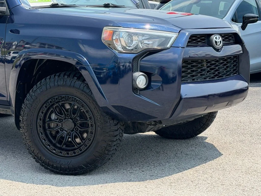Used 2018 Nautical Blue Metallic Toyota SR5 image 2