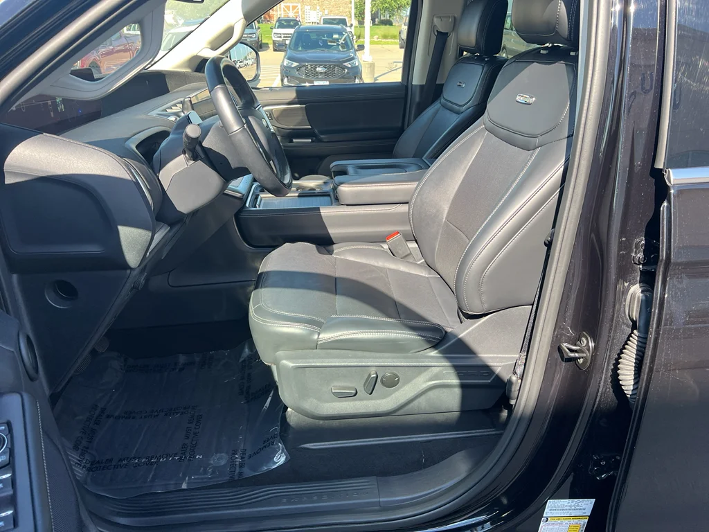 Used 2025 Agate Black Metallic Ford Platinum image 12